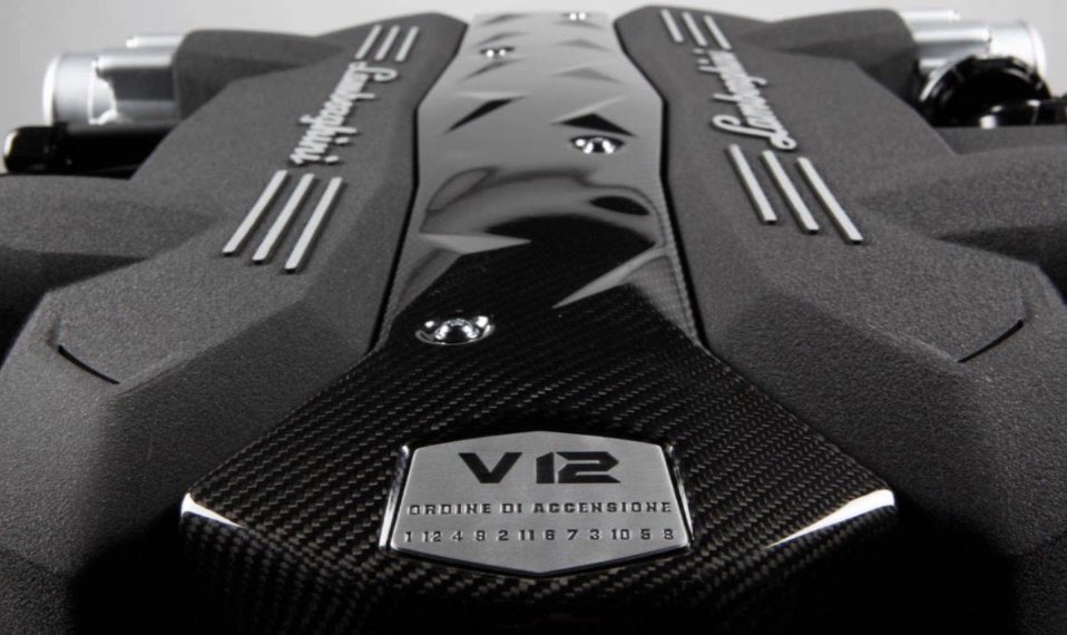 Lamborghini-Aventador-V12-moteur-photo